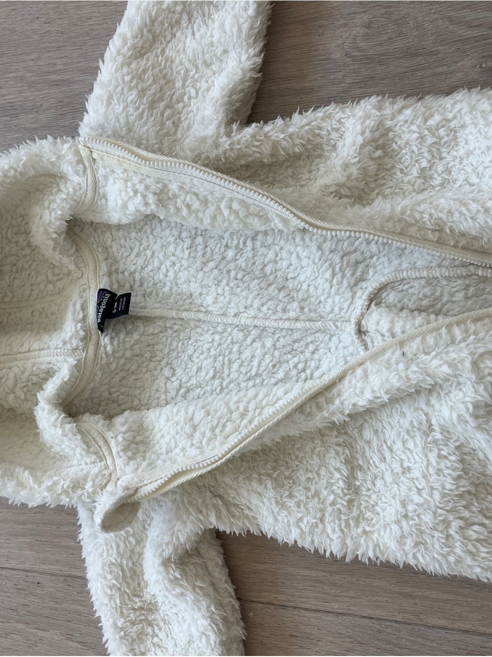 Patagonia Birch White Baby Furry Friends Fleece Bunting - Picture 7 of 8